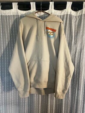 Hooters Country Club Cream Pullover Hoodie